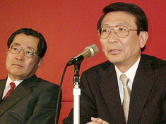 野木森新社長（右）と竹中現社長