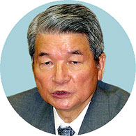 柳澤　伯夫氏