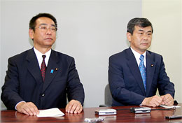 戸井田徹氏（左）と金子善次郎氏