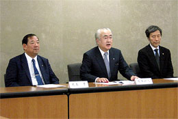会見する3師会会長