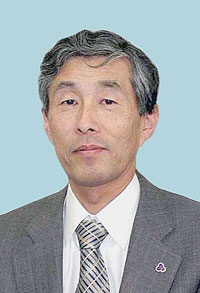 石井　甲一氏