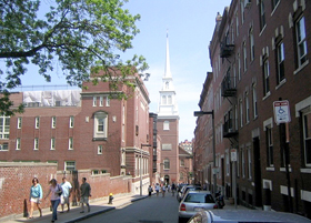 North endにある、Old North Churchは1723年に建てられたボストン最古の教会です。独立戦争時には塔の尖塔にランタンを灯し、イギリス軍の襲撃を独立軍に知らせ、英雄的な役割も果たしました。