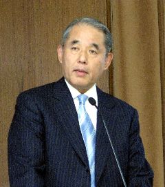 会見する長谷川閑史社長