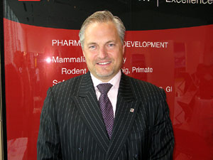 hln200907150101 メインビル氏