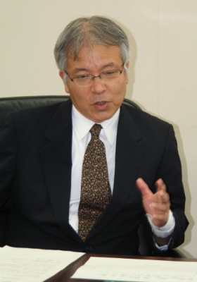 hln200908060101 阿曽沼慎司医政局長