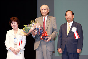 左から川端和子氏、下村修氏、児玉孝氏