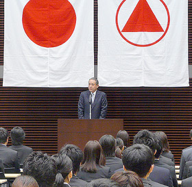 hln201004060201 武田薬品の入社式