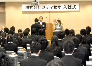 hln201004060301 メディセオの入社式