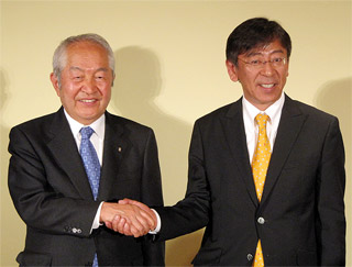 鈴木社長（左）と大下社長