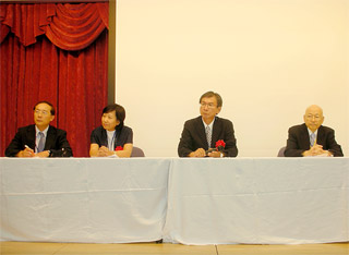 hln201008310101 会見する学会・中国関係者