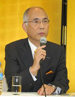 会見する松田社長