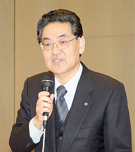 hln201102250201 会見する矢崎会頭