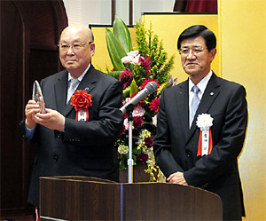 hln201110180201