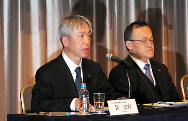 新社長に就任予定の笹氏 (左)