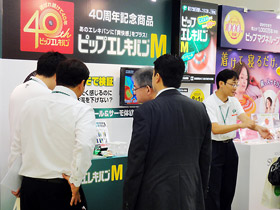多くの小売関係者も注目(先月都内で開いた同社展示会より)