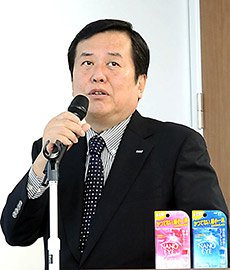 会見する吉野社長