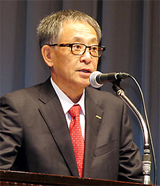 鈴木氏