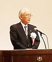 発足宣言する嘉数宮城県医師会長