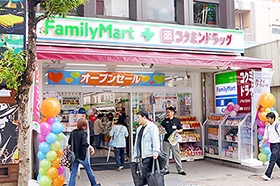 ファミリーマート+コクミンドラッグ小岩駅前店