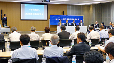 趣旨や方向性を説明した第1回研究会
