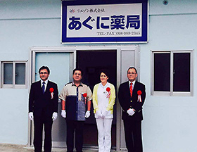 オープニングセレモニー(左から當間氏、新城氏、小島氏、加藤氏)