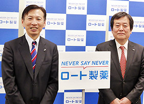 山田会長兼CEO(左)と吉野社長