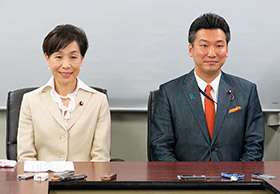 左から古屋範子副大臣、橋本岳副大臣