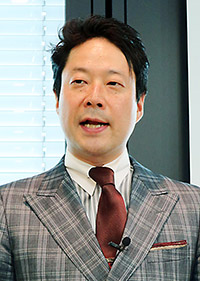 川上氏