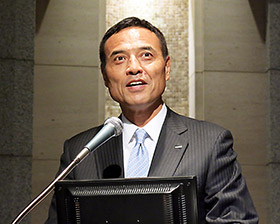 新浪剛史氏