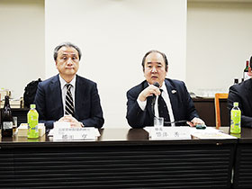 記者懇談会で狙いを説明する兵庫県薬・笠井秀一会長（右）、兵庫県病薬・橋田亨会長