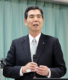 会見する吉田社長