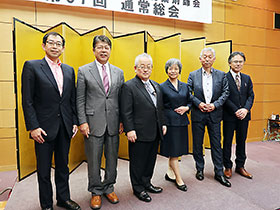木平会長(左から3人目)と5人の副会長