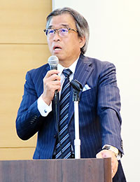 会見する竹内成和社長兼グループCEO