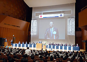 満席になった開会式会場