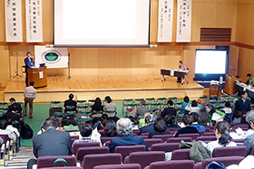 東京有明医療大学で開かれた第51回学術総会