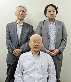 大阪府薬の藤垣会長(前列)、西副会長(後列左)、堀越常務理事