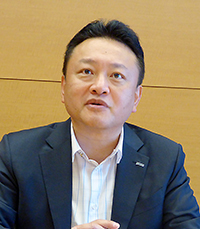 澤井健造氏