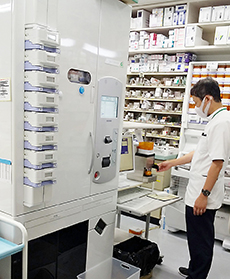 ユヤマの最新型全自動錠剤分包機
