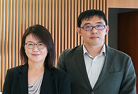 氏原真美氏(左)、同オフィス所属の金子信太郎氏