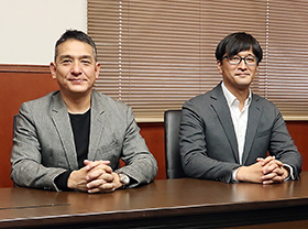 (左から)吉野社長、緒方氏