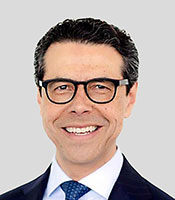 トリアナ氏
