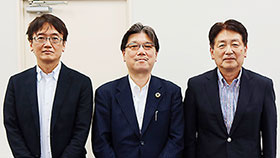 河上会長(中央)、四方副会長(左)、楠本副会長