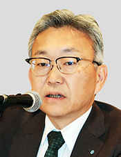 眞鍋雅信氏