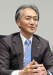 辻村明広氏