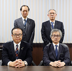 三重県薬の西井会長（前列左）、三重県病薬の松田会長（前列右）