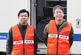 現地で支援活動を行う山原氏(左)と有沢氏