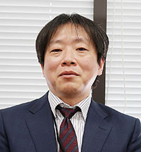 安川氏