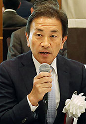 塚本氏