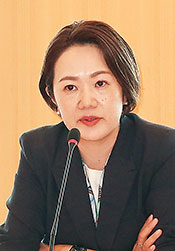 宮柱明日香氏