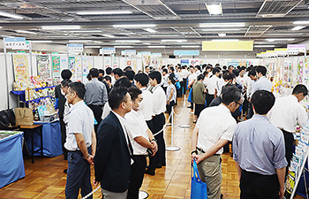 2日間で約1100人近くが詰めかけた